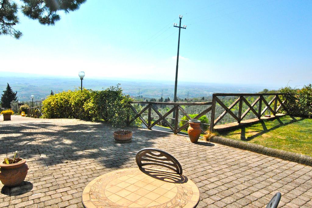Casa Vacanze La Porta Vinci Exterior foto